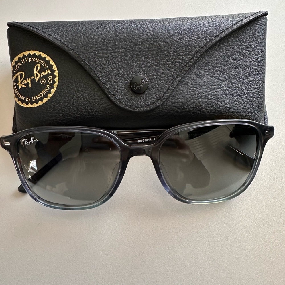 Ray-ban Sunglasses New, with case. No damage.